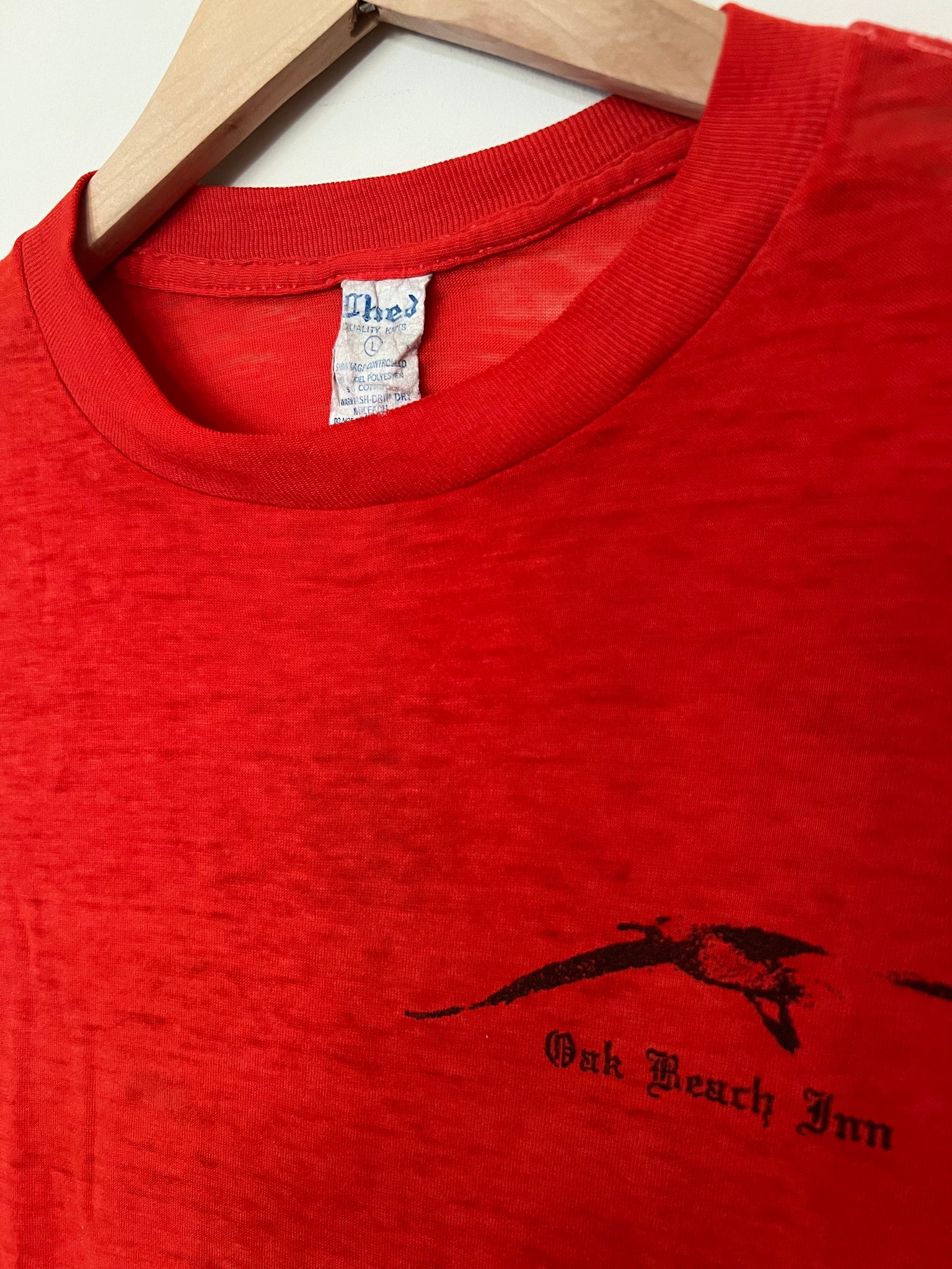 VINTAGE OAK BEACH INN THIN TEE