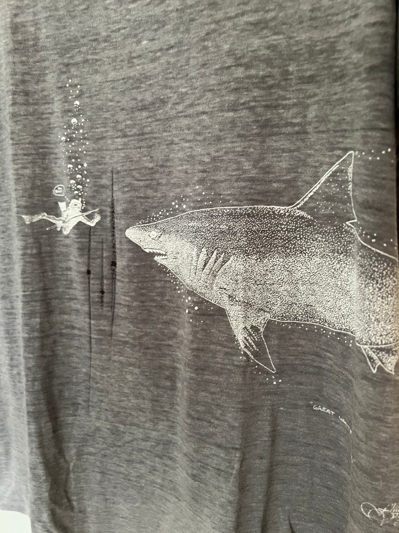 THIN GREAT WHITE SHARK TEE